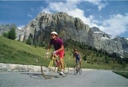 Two cyclists on a mountain road - B2 First Speaking Part 2